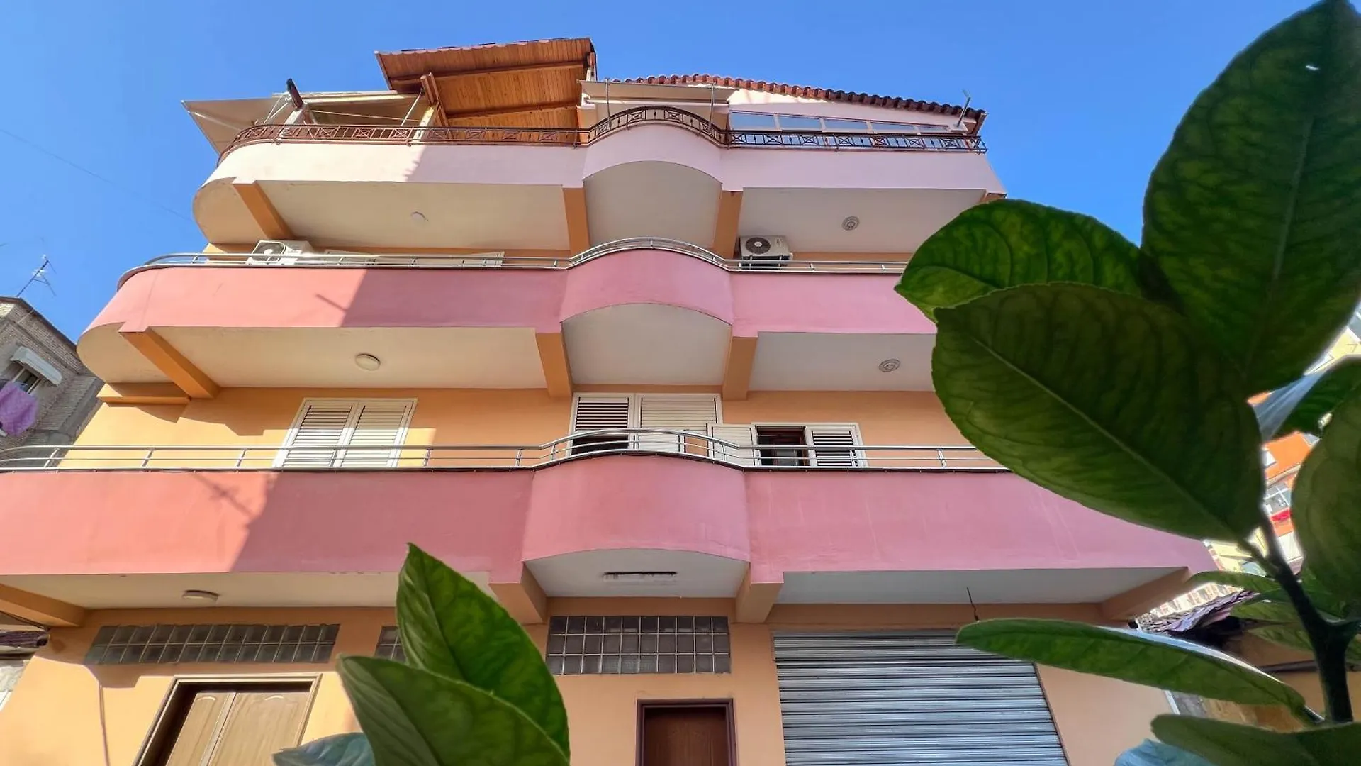 Vila Tirana 98 Arnavutluk
